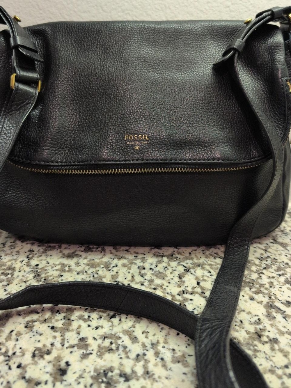 Fossil purse, genuine leather, ultra soft, zipper and magnetic closures.